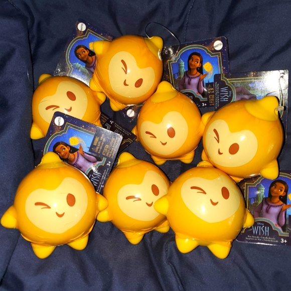 : 10 sealed Disney’s Wish Star Reveals Mini Doll Surprise, Keychain Compact - Picture 2 of 12